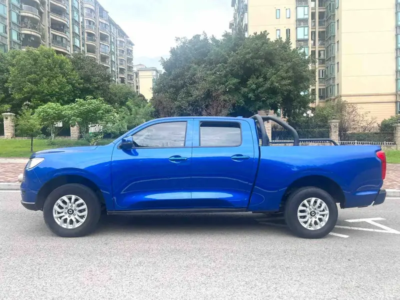 Vehicle photo 3