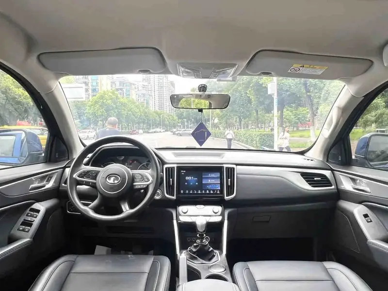 Vehicle photo 6