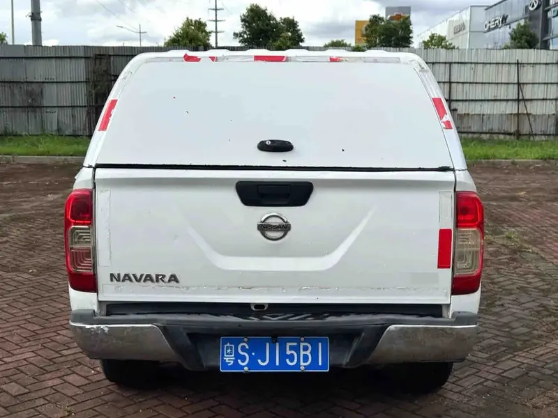 Vehicle photo 6