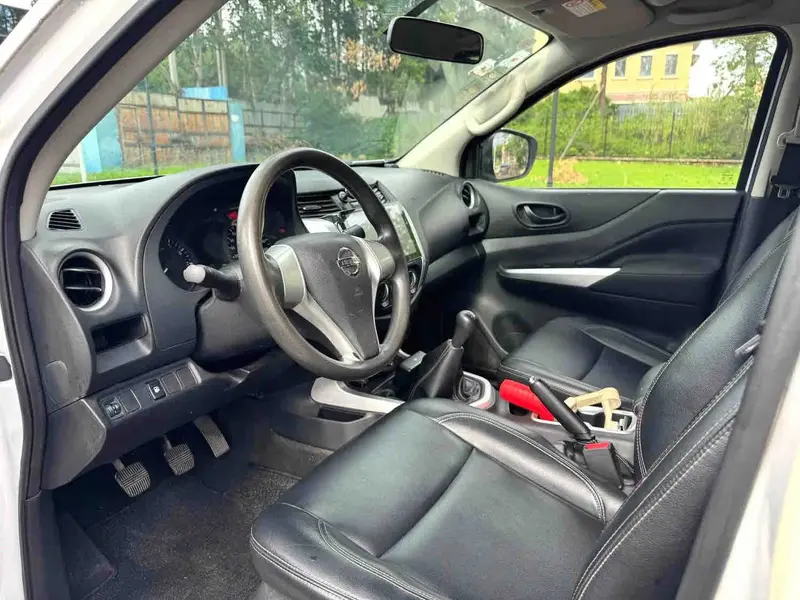 Vehicle photo 7