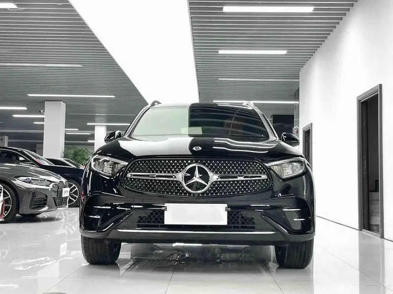 Vehicle photo 2