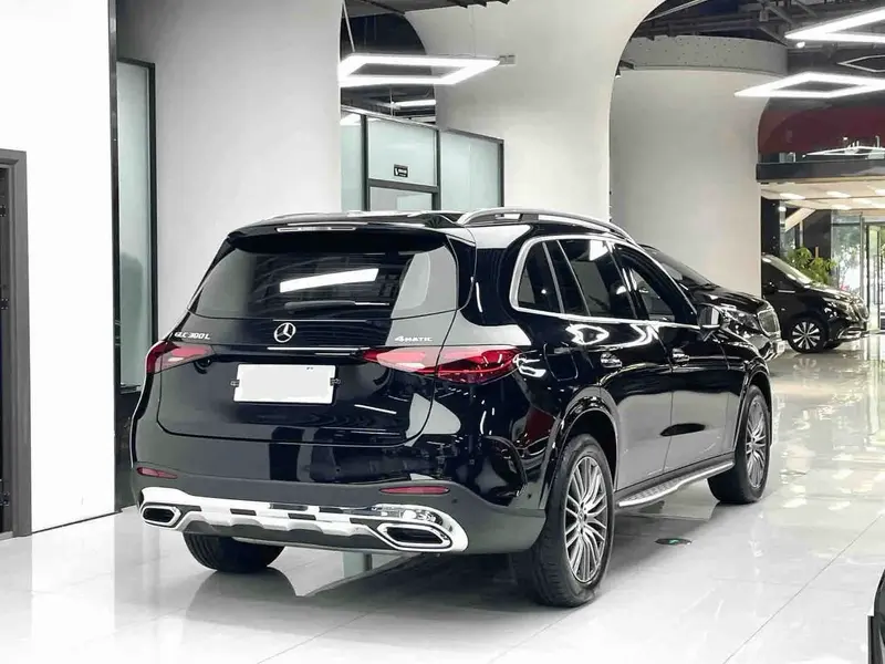 Vehicle photo 4