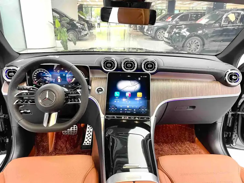 Vehicle photo 5