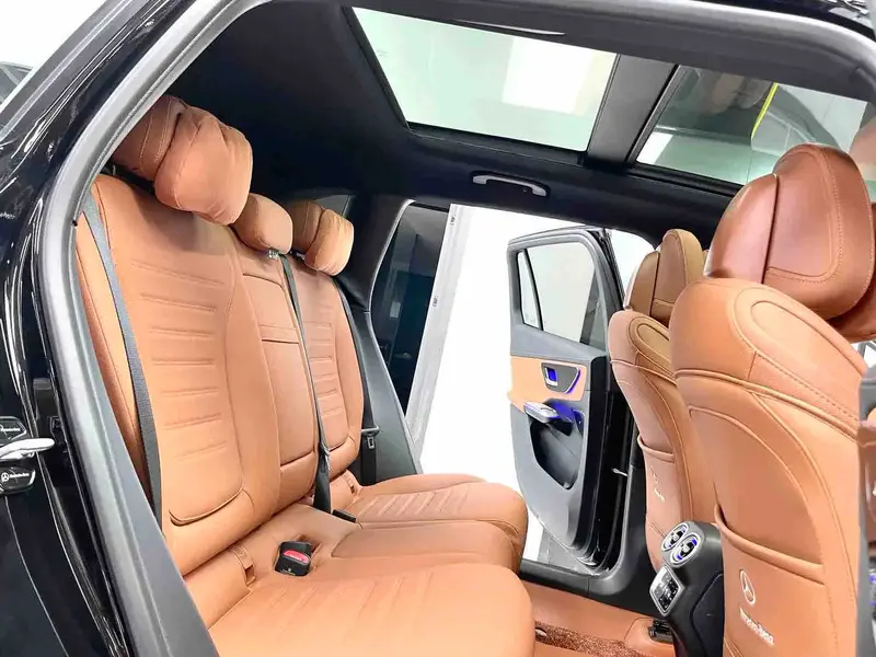 Vehicle photo 6