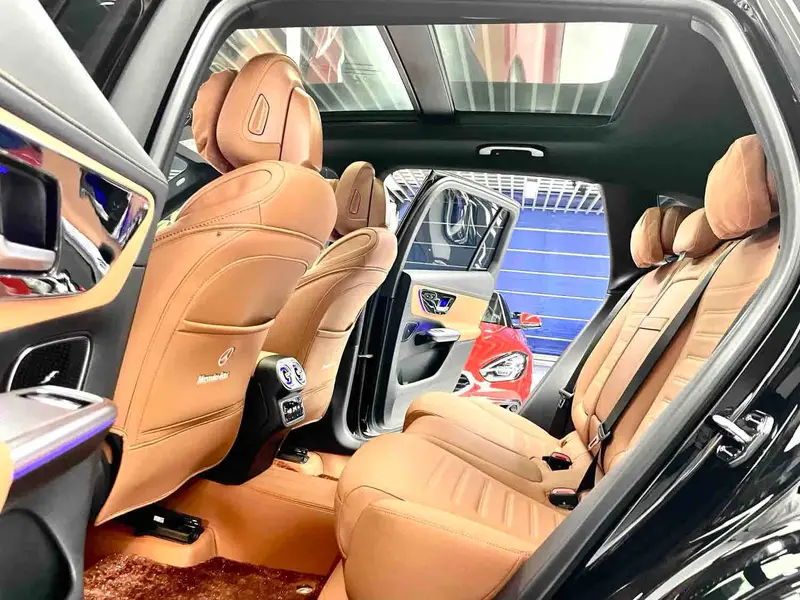 Vehicle photo 9