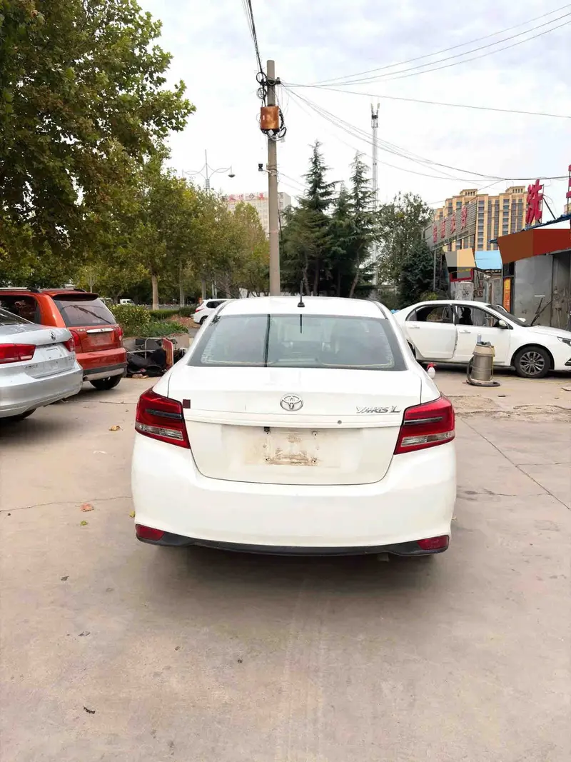 Vehicle photo 5