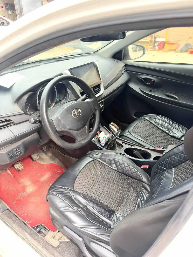 Vehicle photo 6