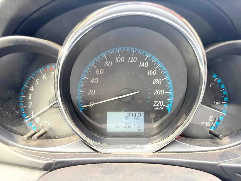 Vehicle photo 7
