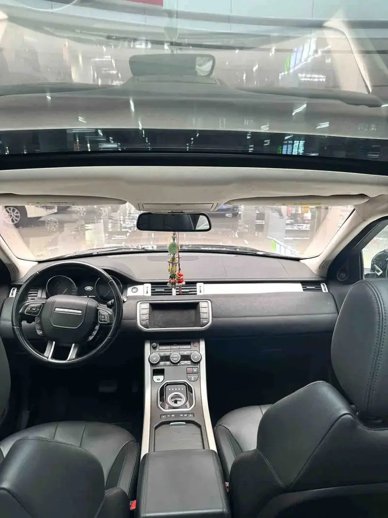 Vehicle photo 7