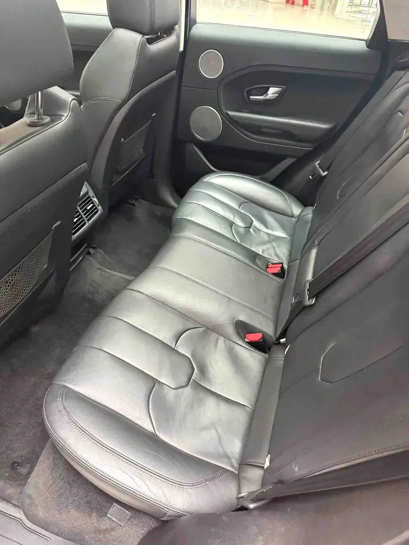 Vehicle photo 8