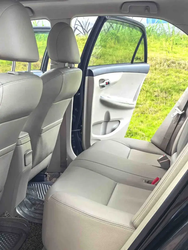 Vehicle photo 9