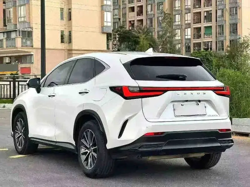 Vehicle photo 4