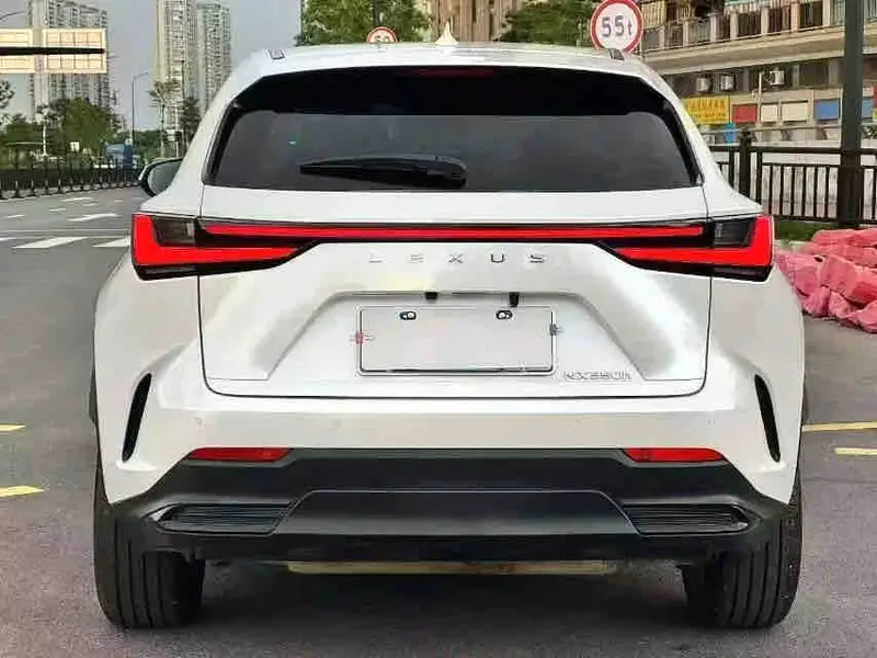 Vehicle photo 5