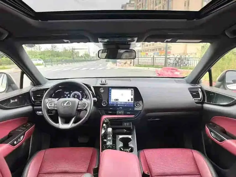 Vehicle photo 6