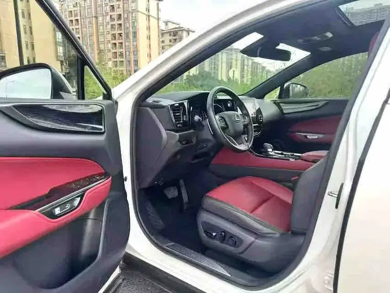 Vehicle photo 7
