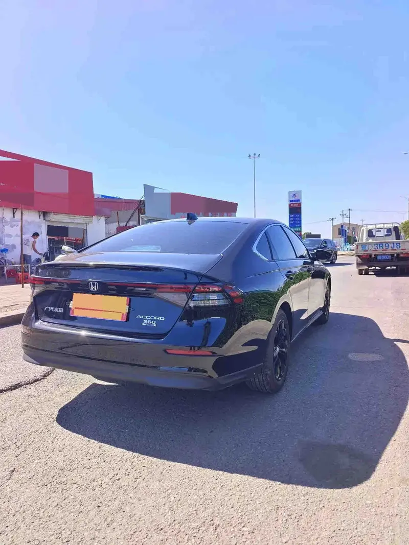 Vehicle photo 3