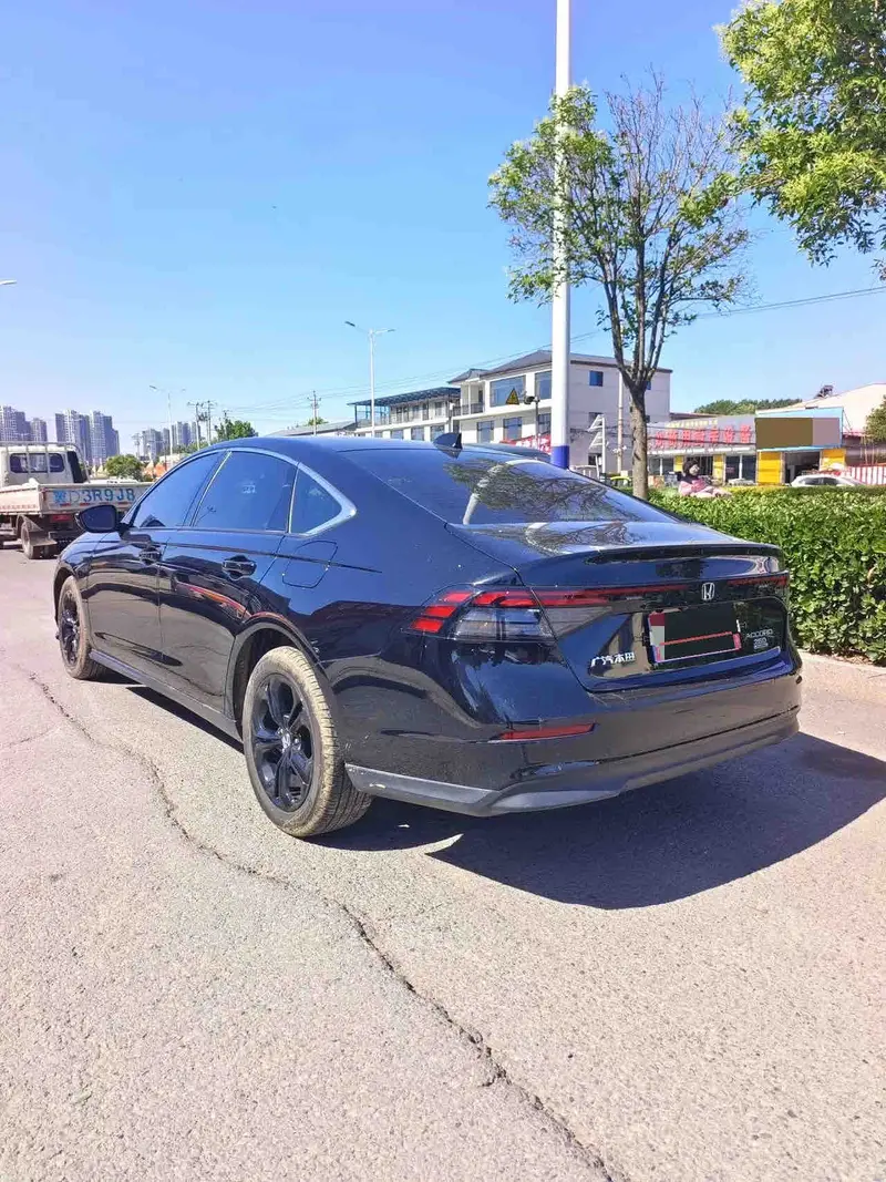 Vehicle photo 4