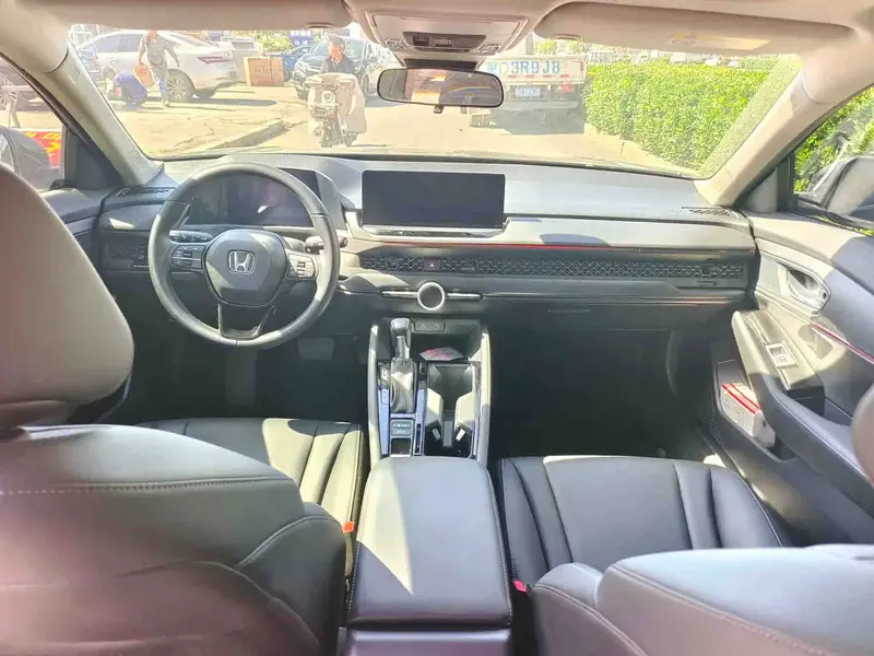 Vehicle photo 5