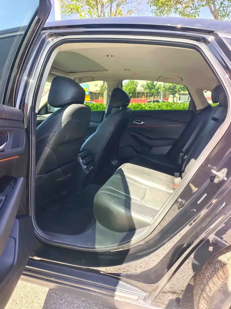 Vehicle photo 7