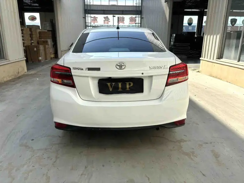 Vehicle photo 5