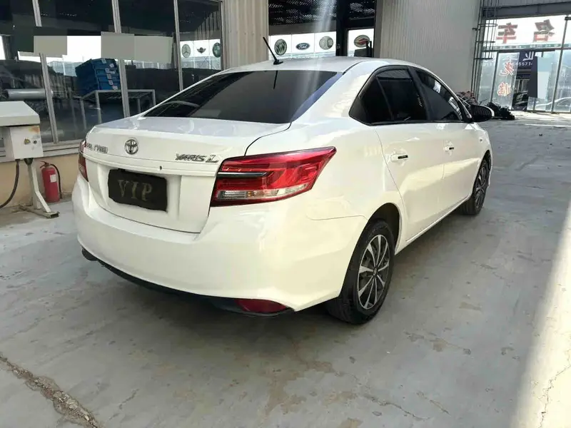 Vehicle photo 6