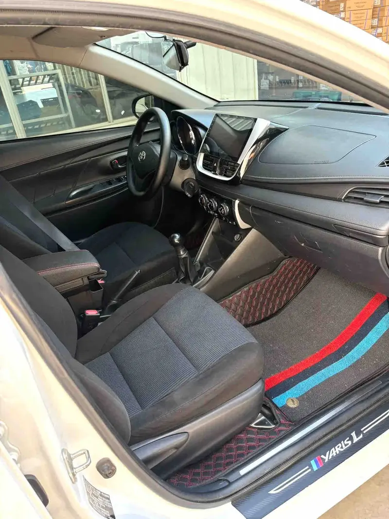 Vehicle photo 7