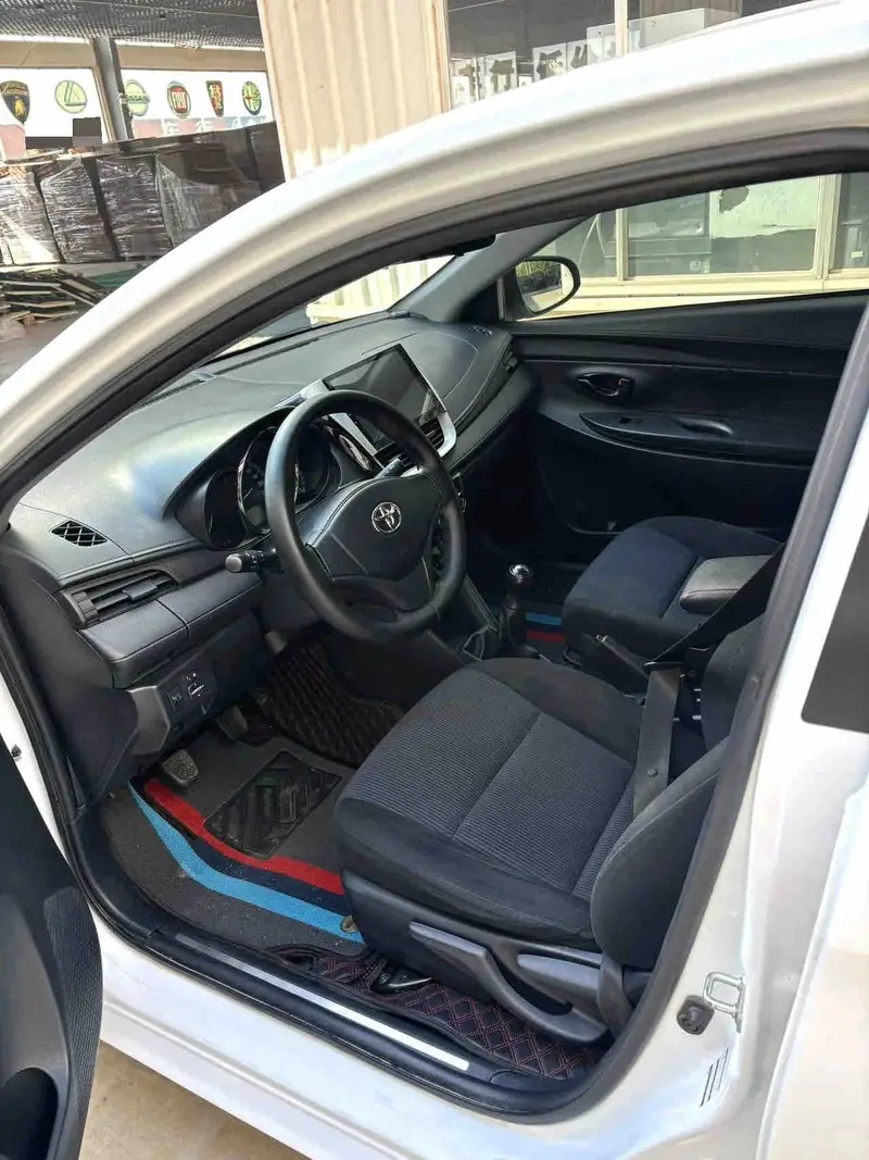 Vehicle photo 8
