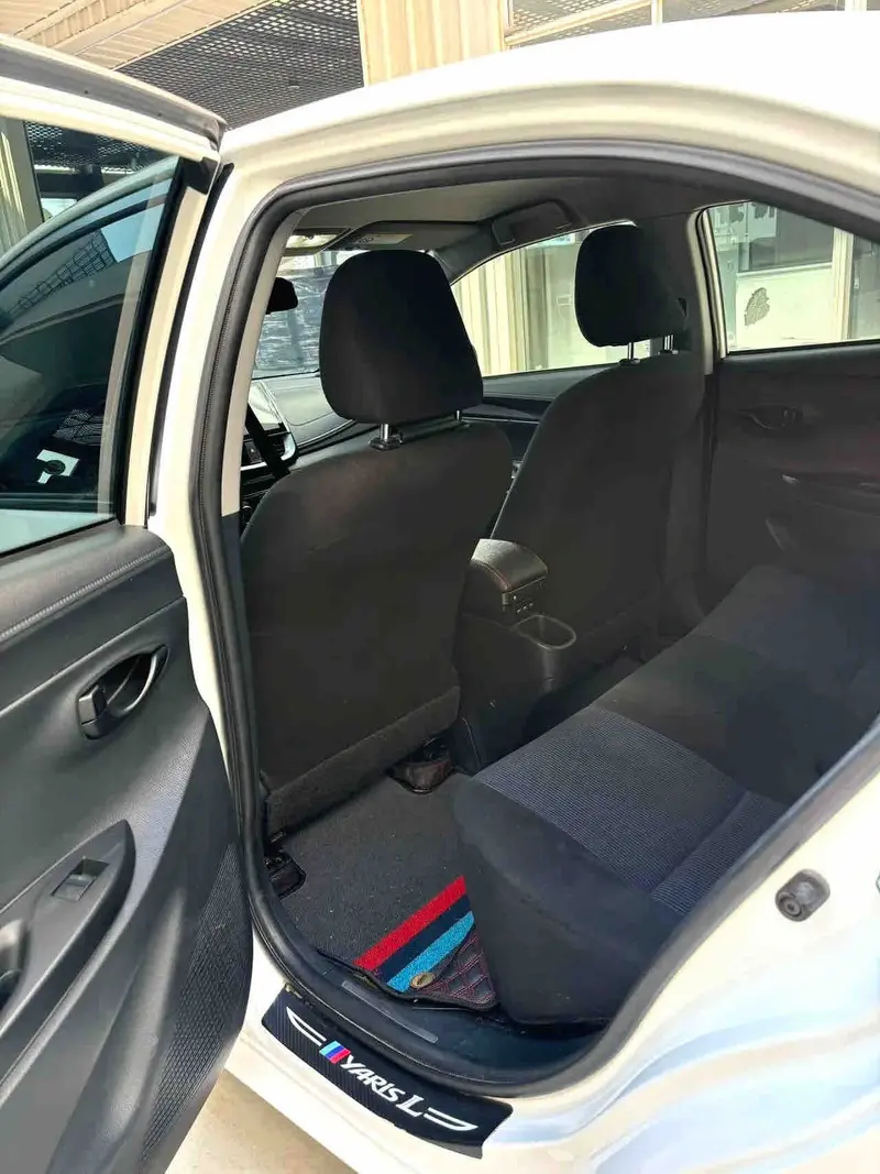 Vehicle photo 9