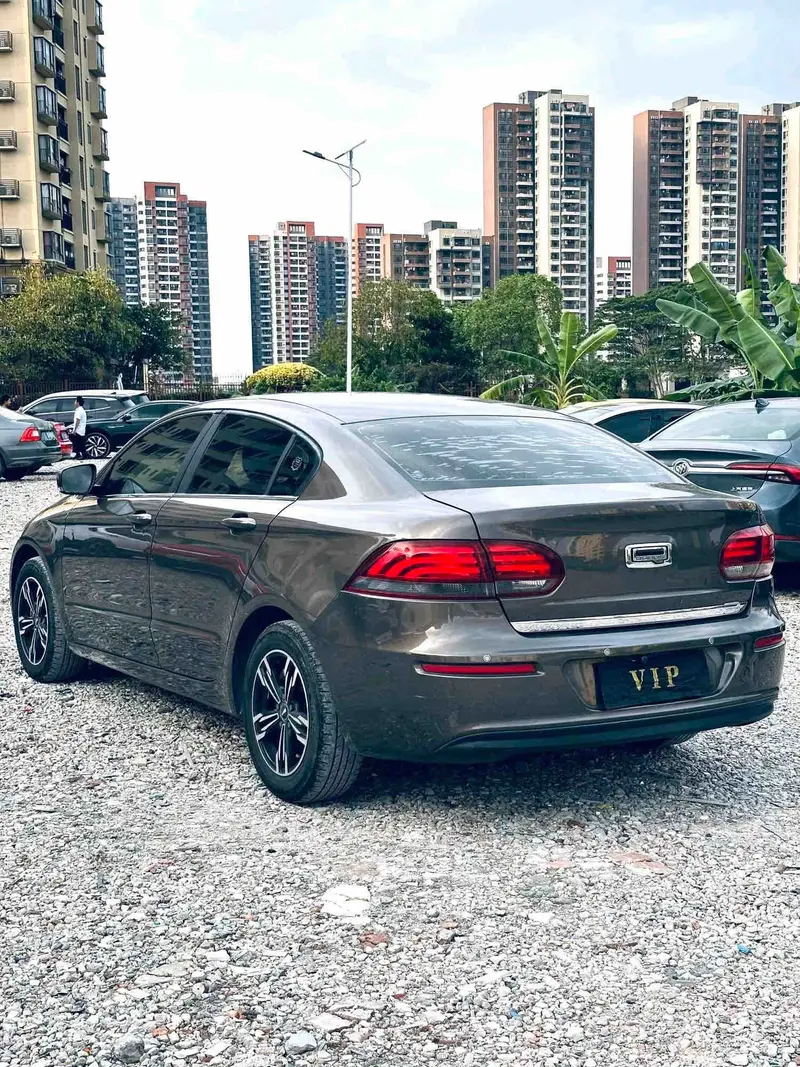Vehicle photo 4