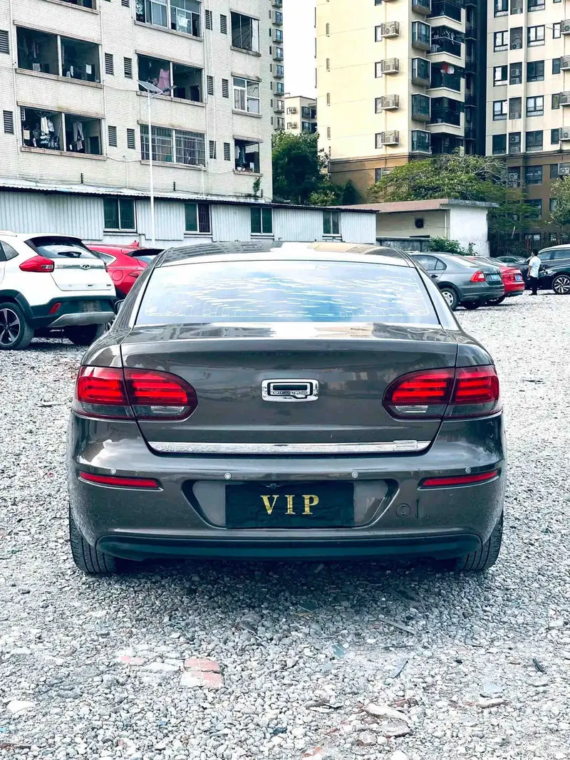 Vehicle photo 5