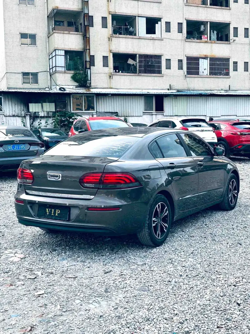 Vehicle photo 6