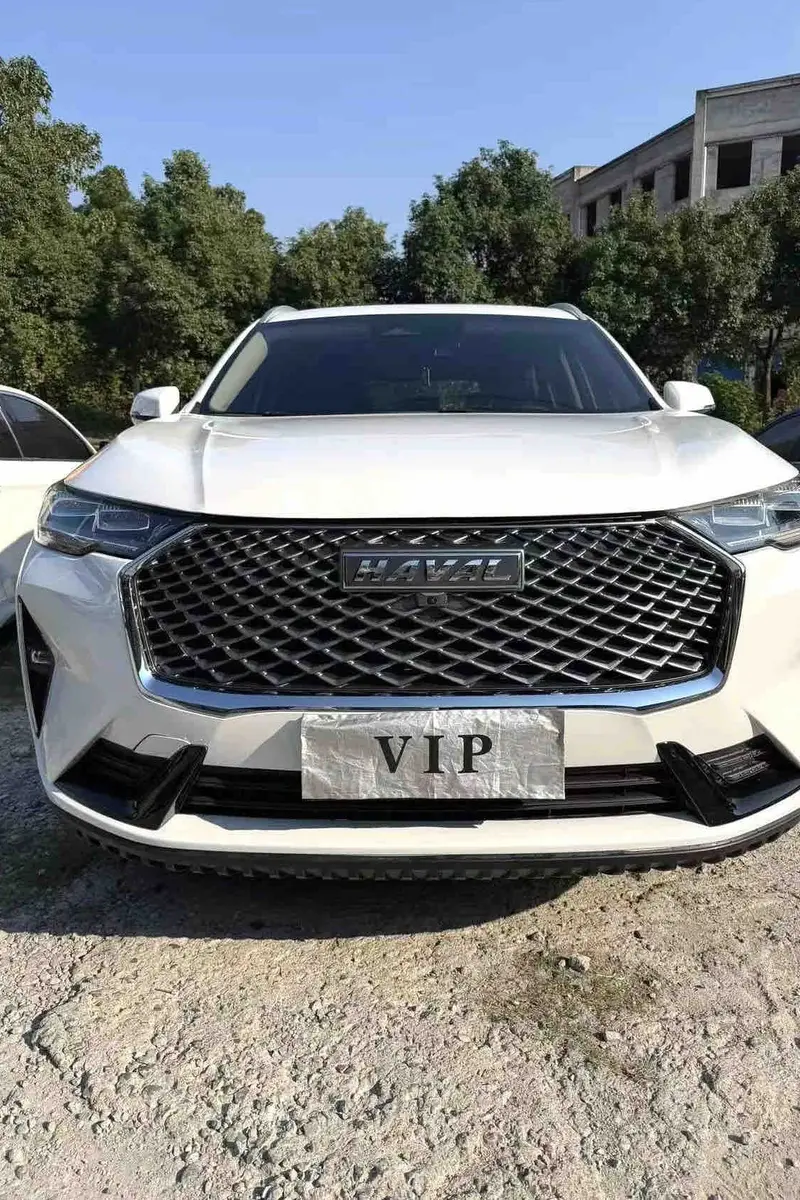 Vehicle photo 2