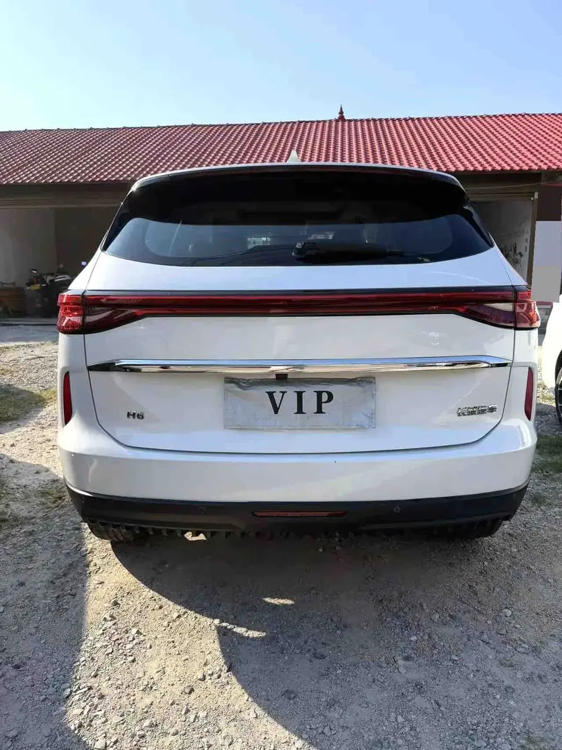 Vehicle photo 4