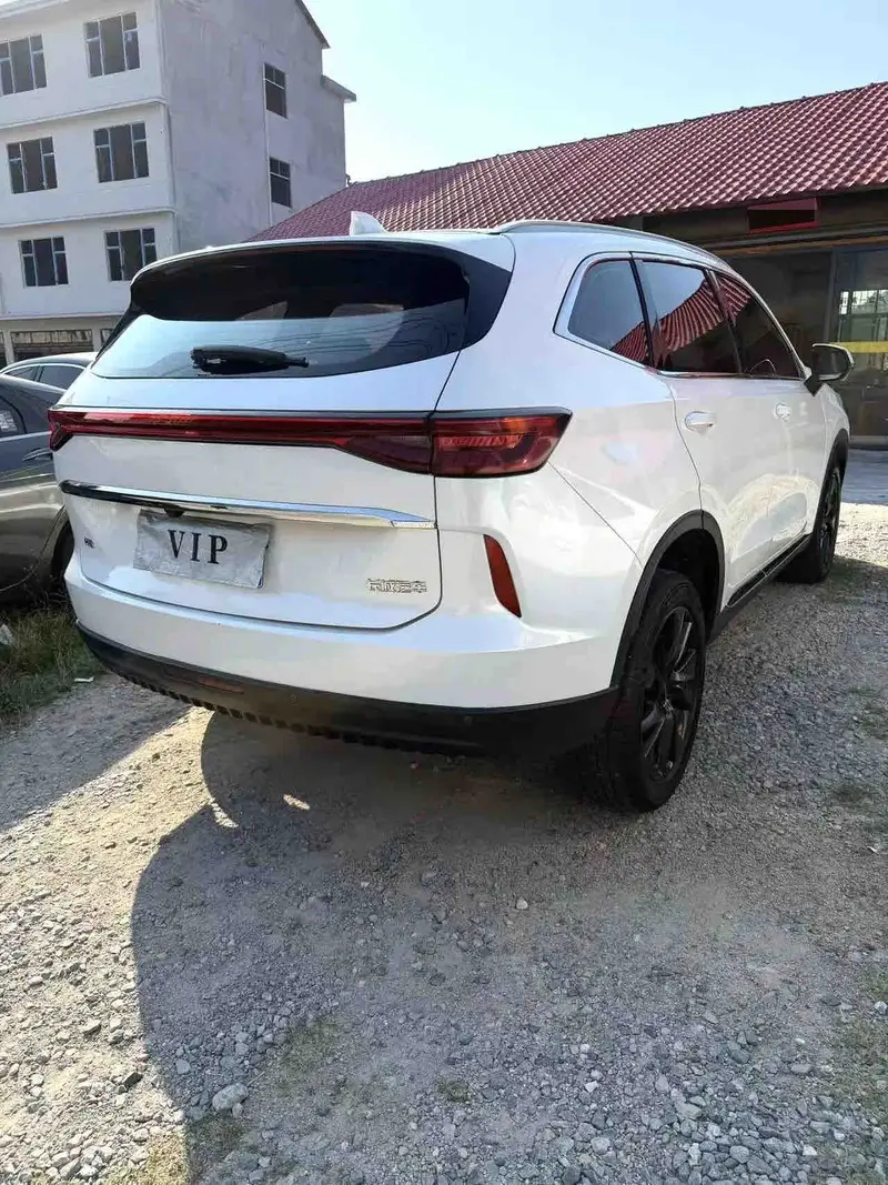 Vehicle photo 5