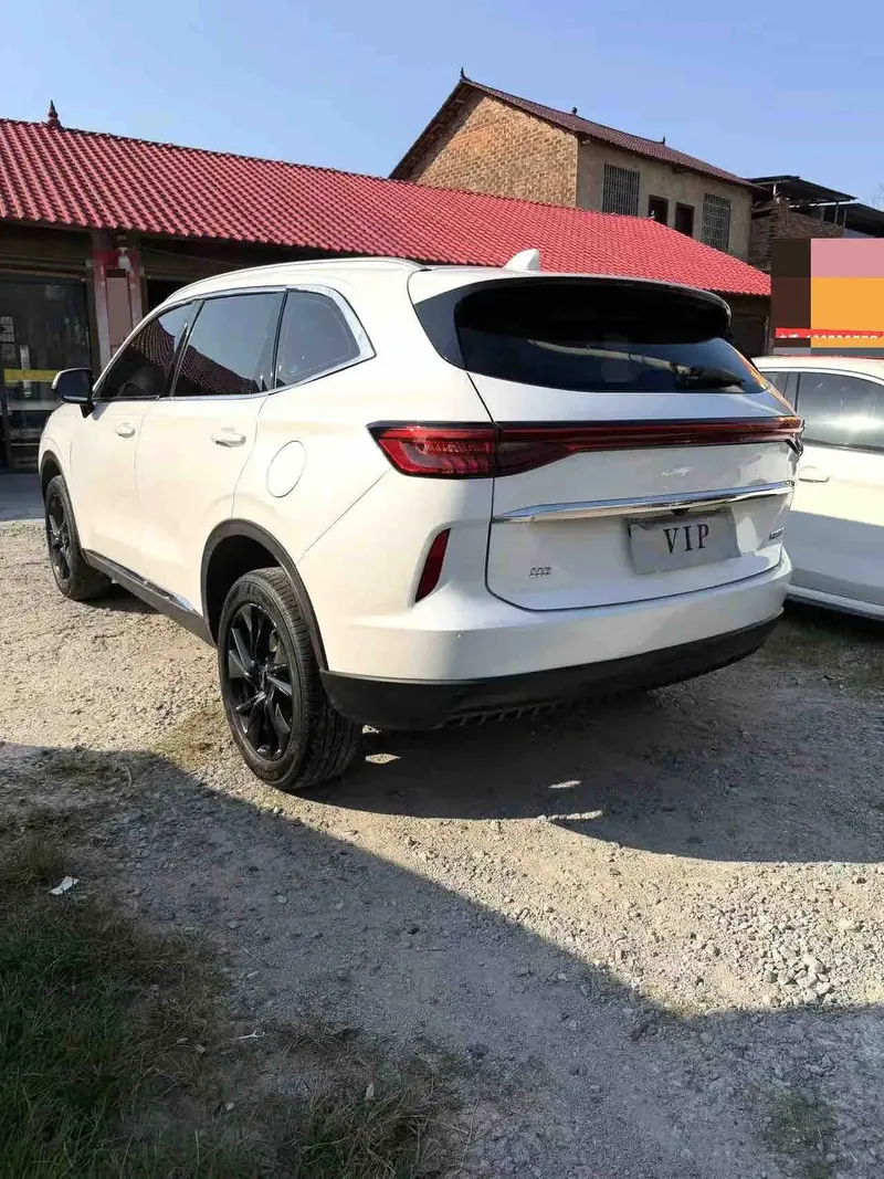 Vehicle photo 6