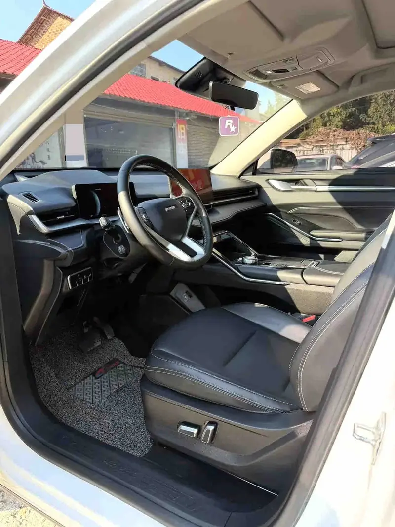 Vehicle photo 7