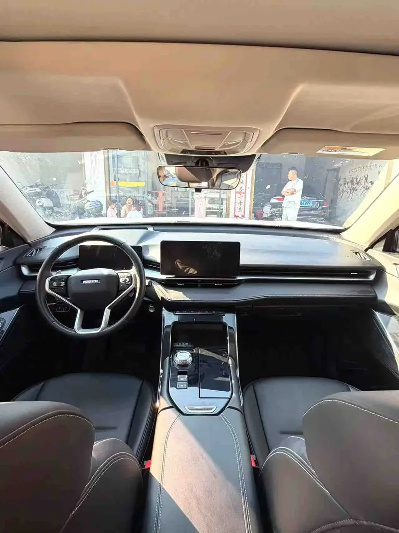 Vehicle photo 8