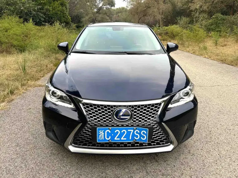 Vehicle photo 2