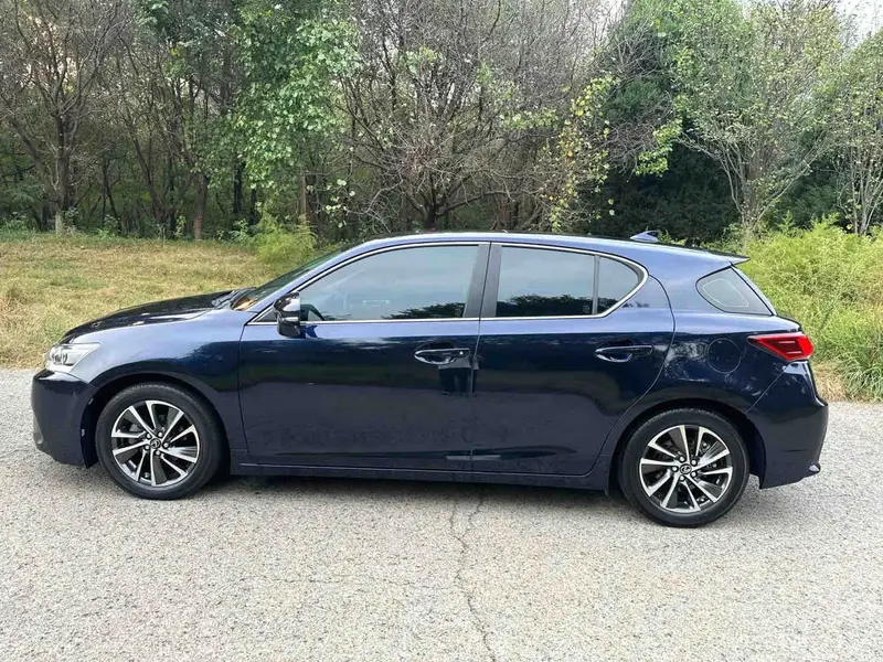 Vehicle photo 3
