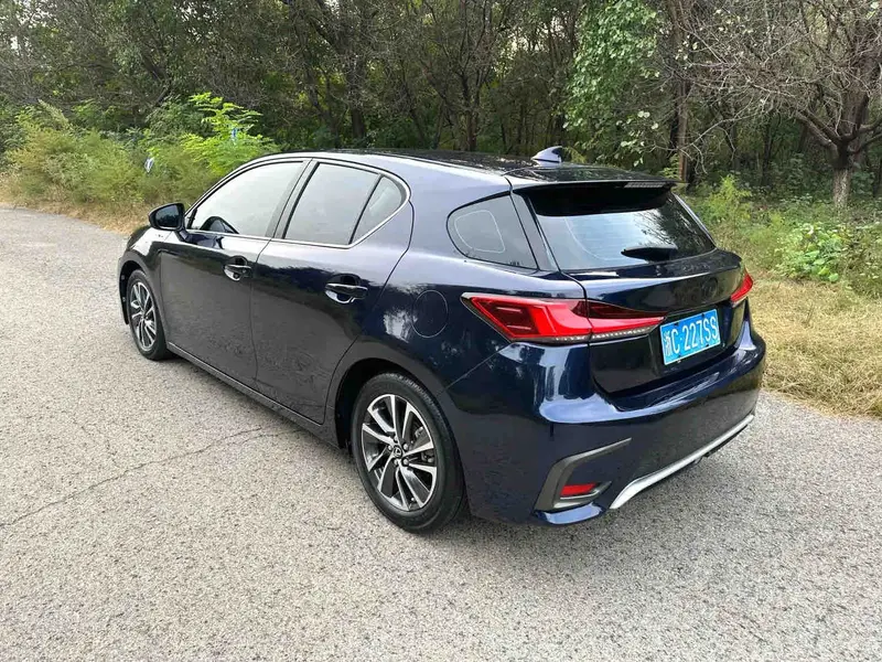 Vehicle photo 4