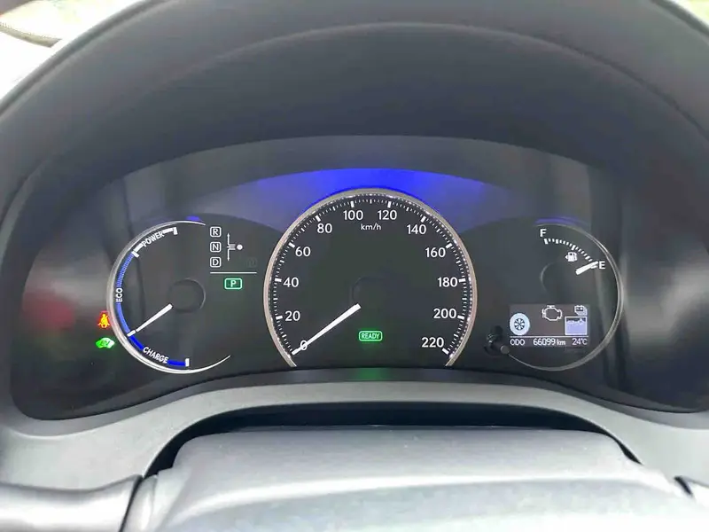 Vehicle photo 8