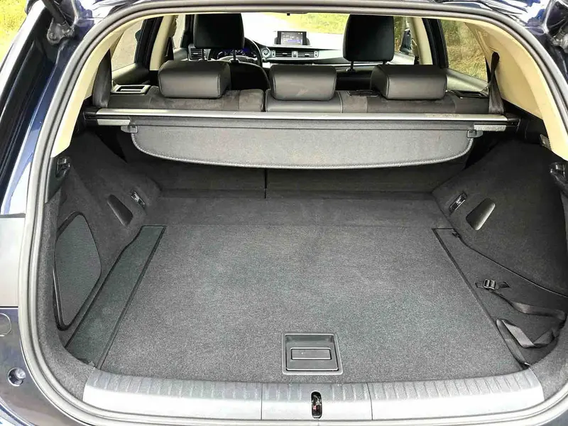 Vehicle photo 10