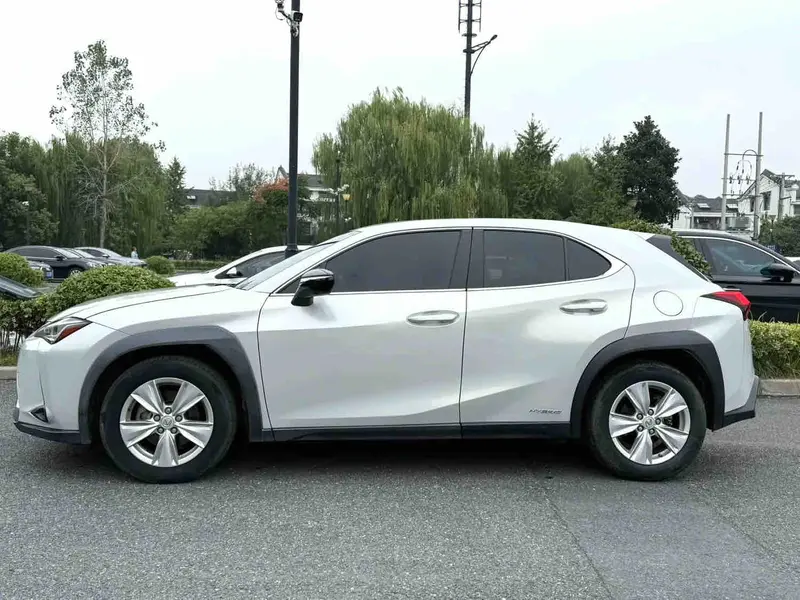 Vehicle photo 3