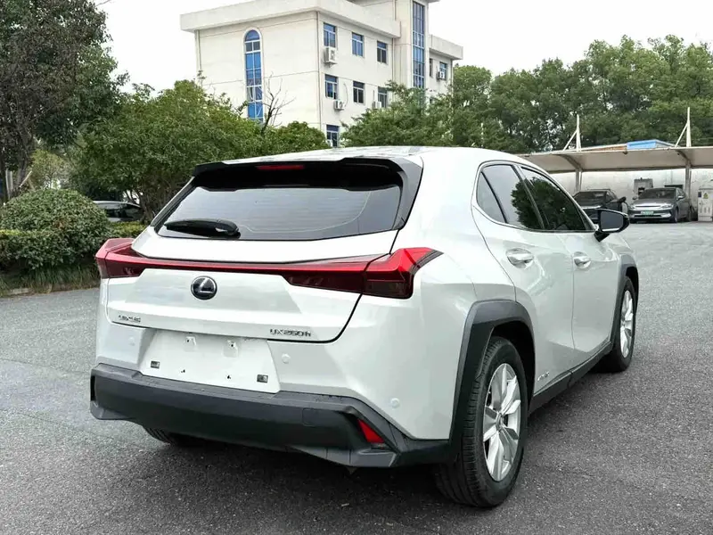 Vehicle photo 4