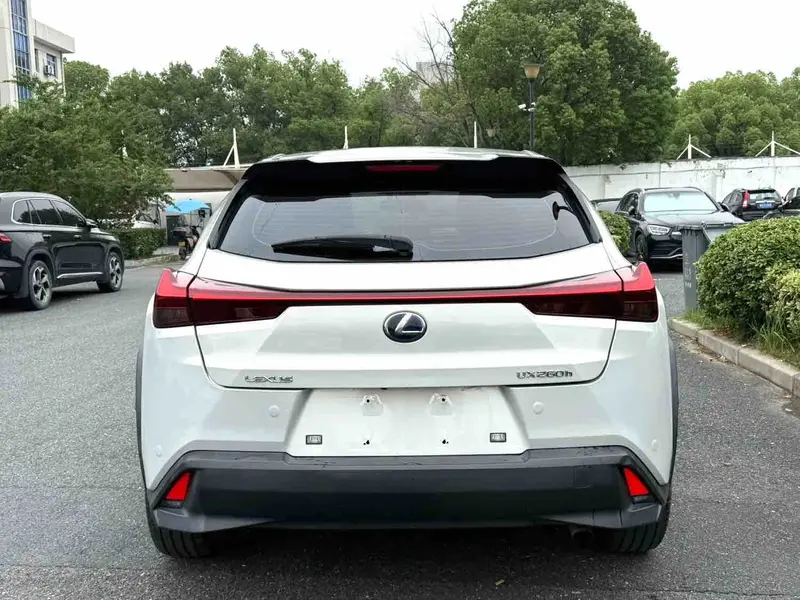 Vehicle photo 5