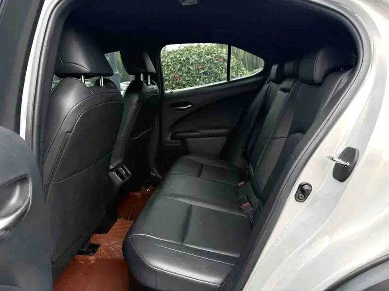 Vehicle photo 7
