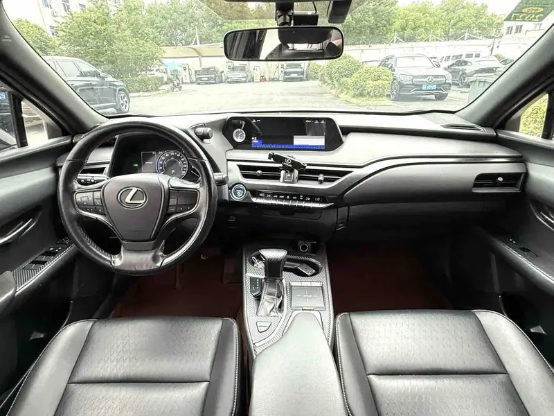 Vehicle photo 8