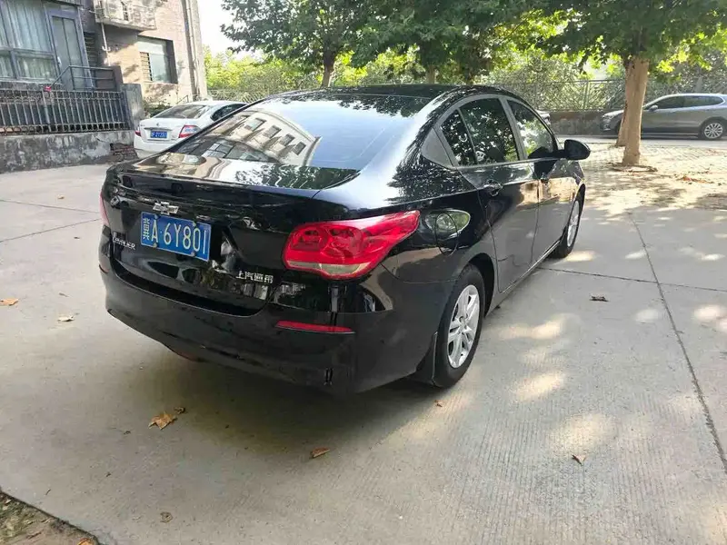 Vehicle photo 6