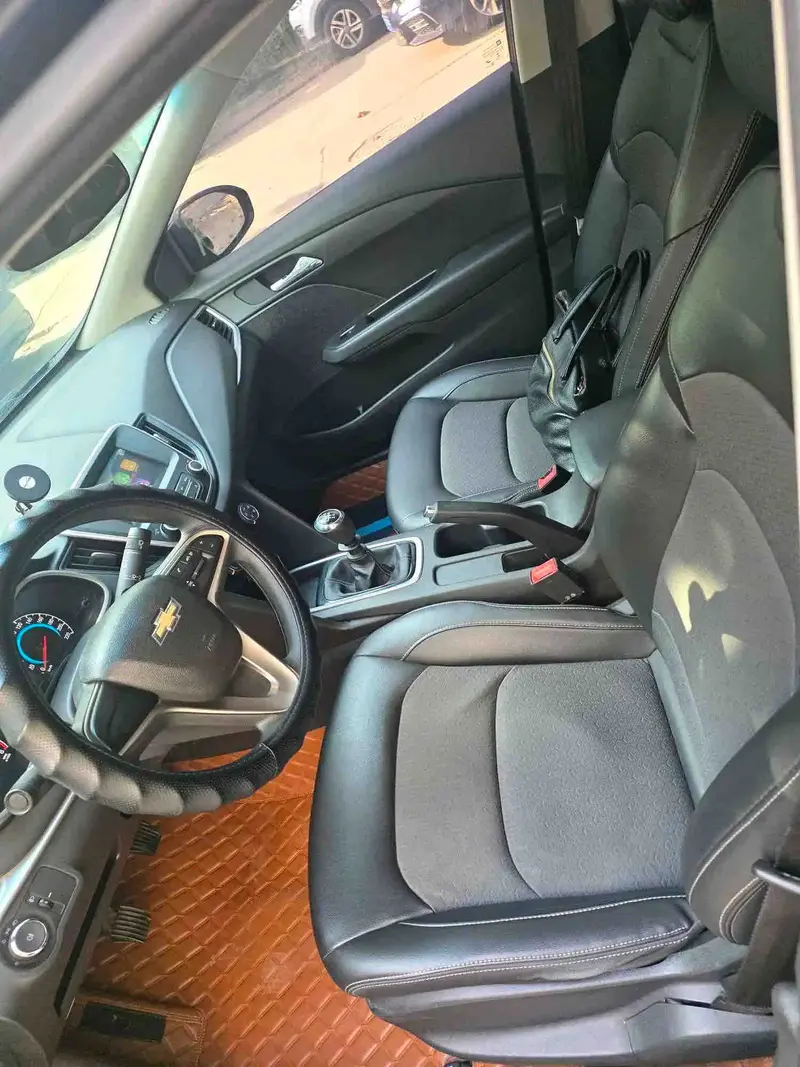 Vehicle photo 7