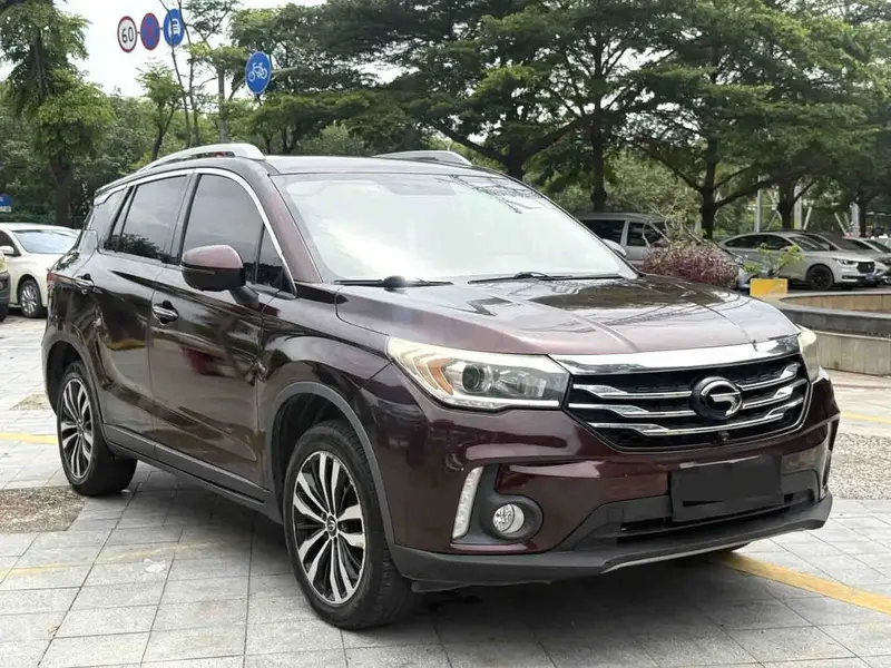 Vehicle photo 2